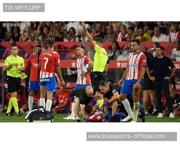 英超激战：里昂与波尔图鏖战至平局补时进球引发全场狂欢